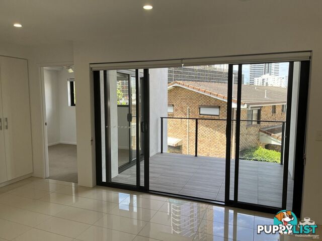 ID:21154058 9 Hooker Boulevard Broadbeach Waters QLD 4218