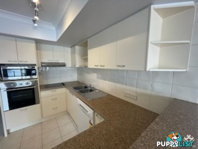 Unit42/7-9 Santa Cruz Boulevard Clear Island Waters QLD 4226