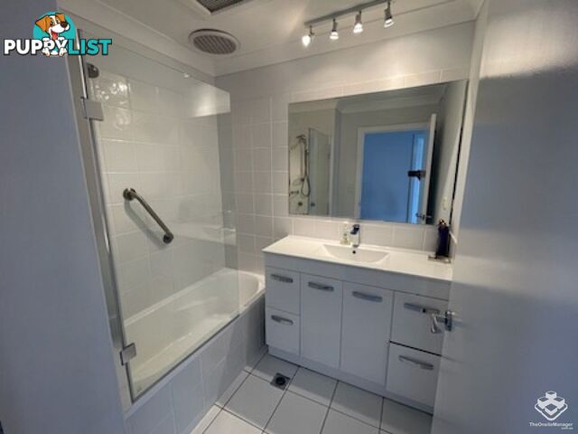 Unit42/7-9 Santa Cruz Boulevard Clear Island Waters QLD 4226