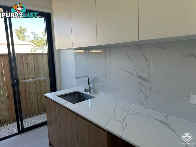17 Airfield Street Park Ridge QLD 4125
