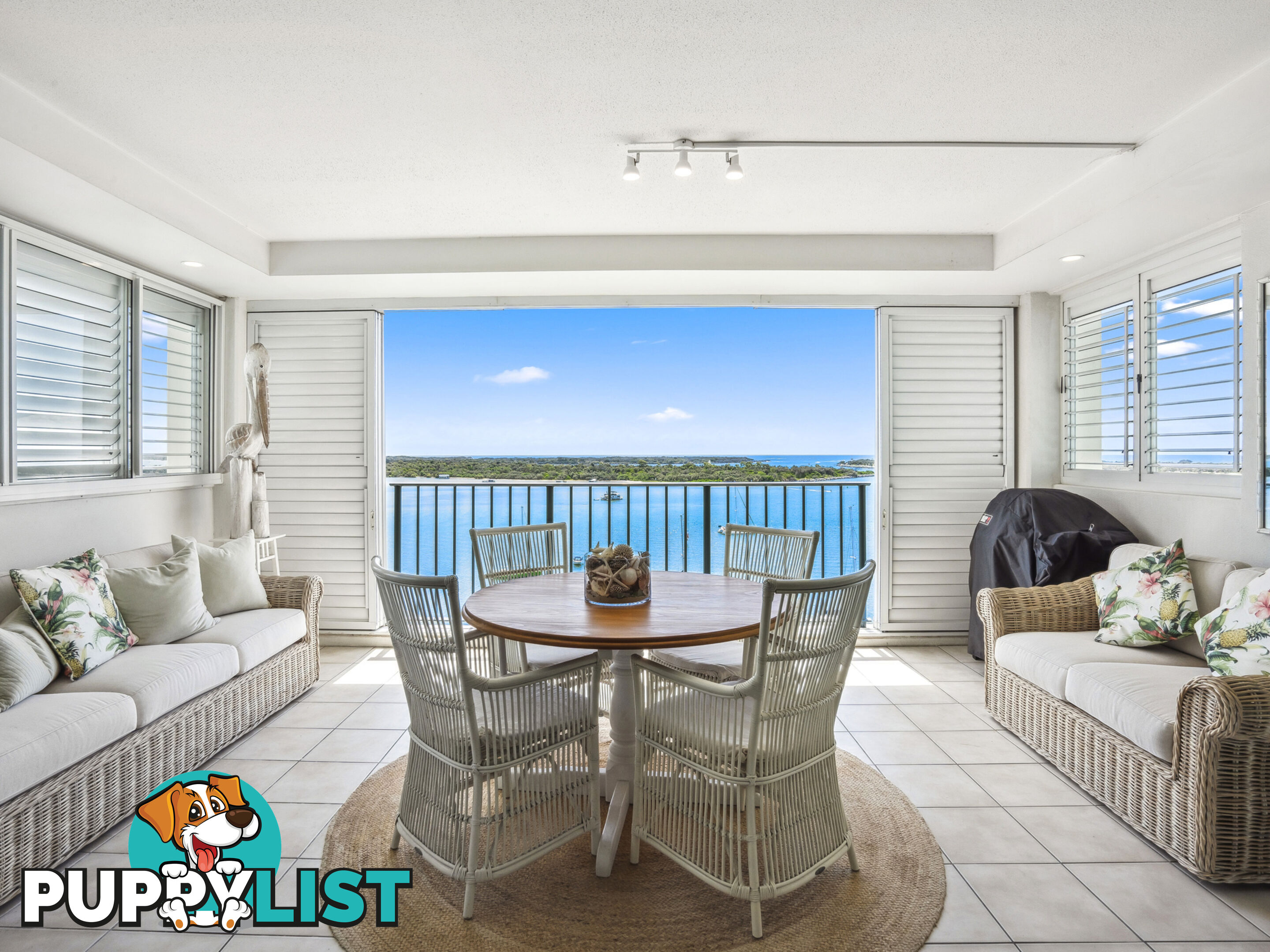 ID:21155923 326 Marine Parade Labrador QLD 4215