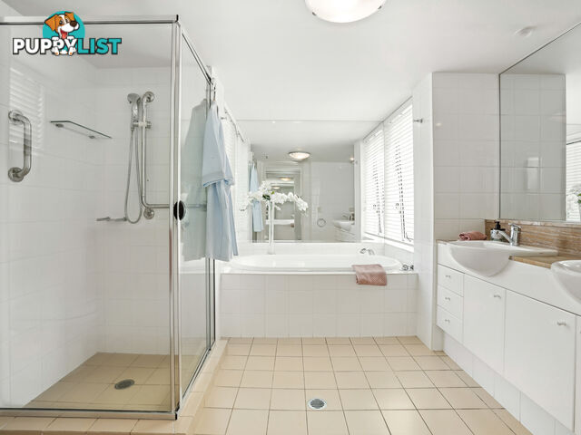 ID:21155923 326 Marine Parade Labrador QLD 4215