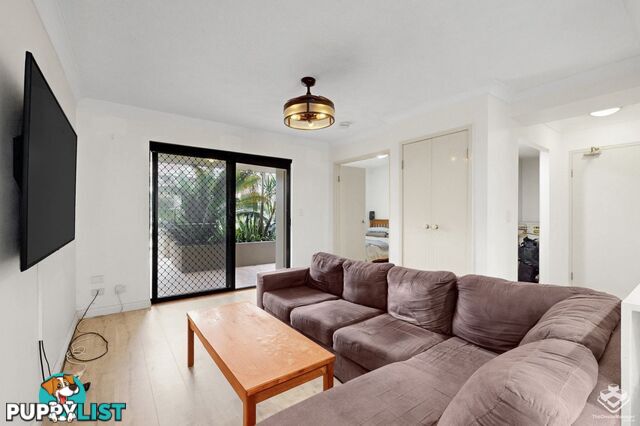 Unit 2/13-15 Illawong Street Chevron Island QLD 4217