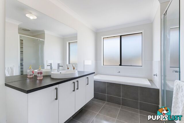 33 Honeyeater Street Bahrs Scrub QLD 4207