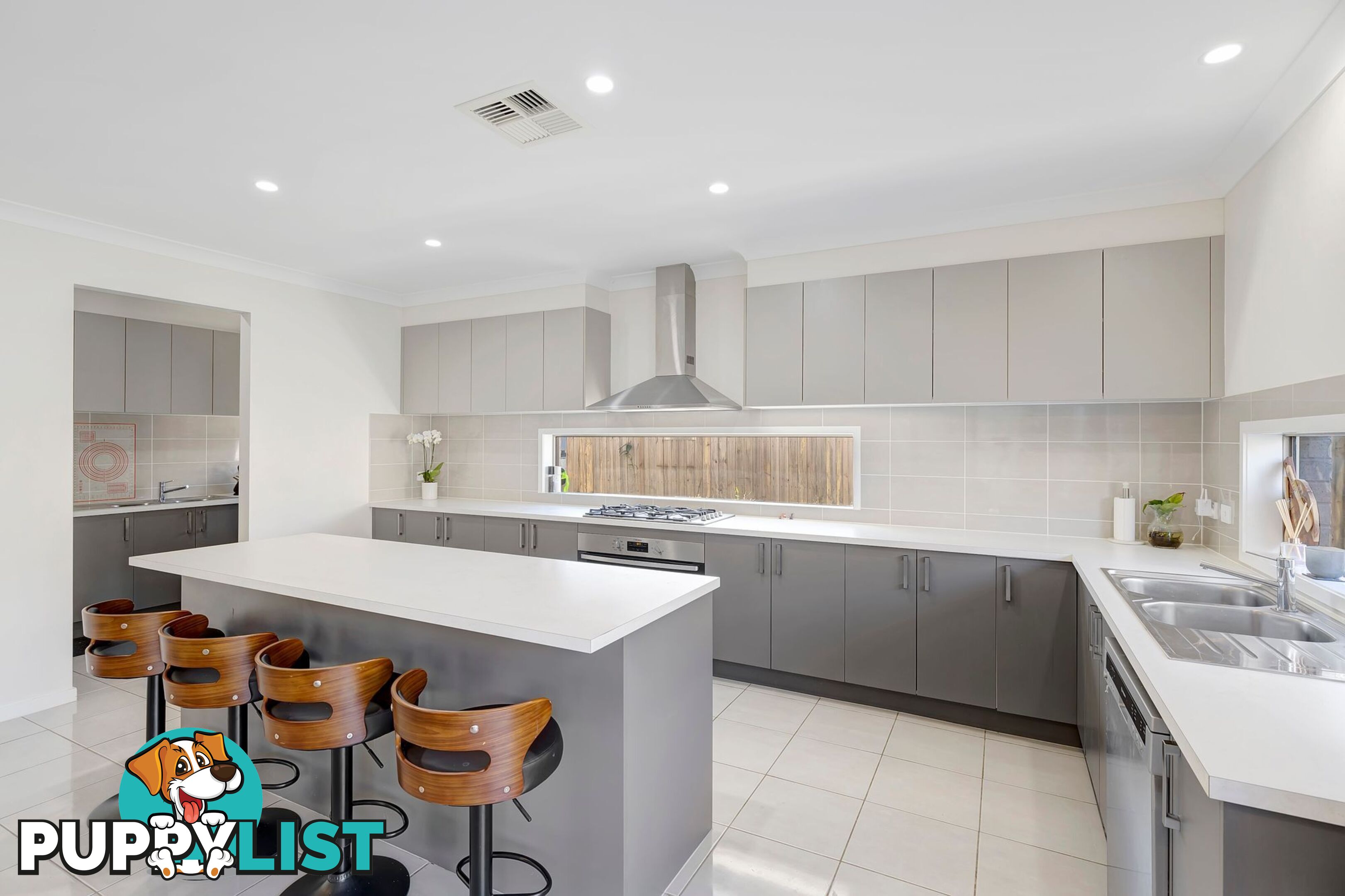 33 Honeyeater Street Bahrs Scrub QLD 4207