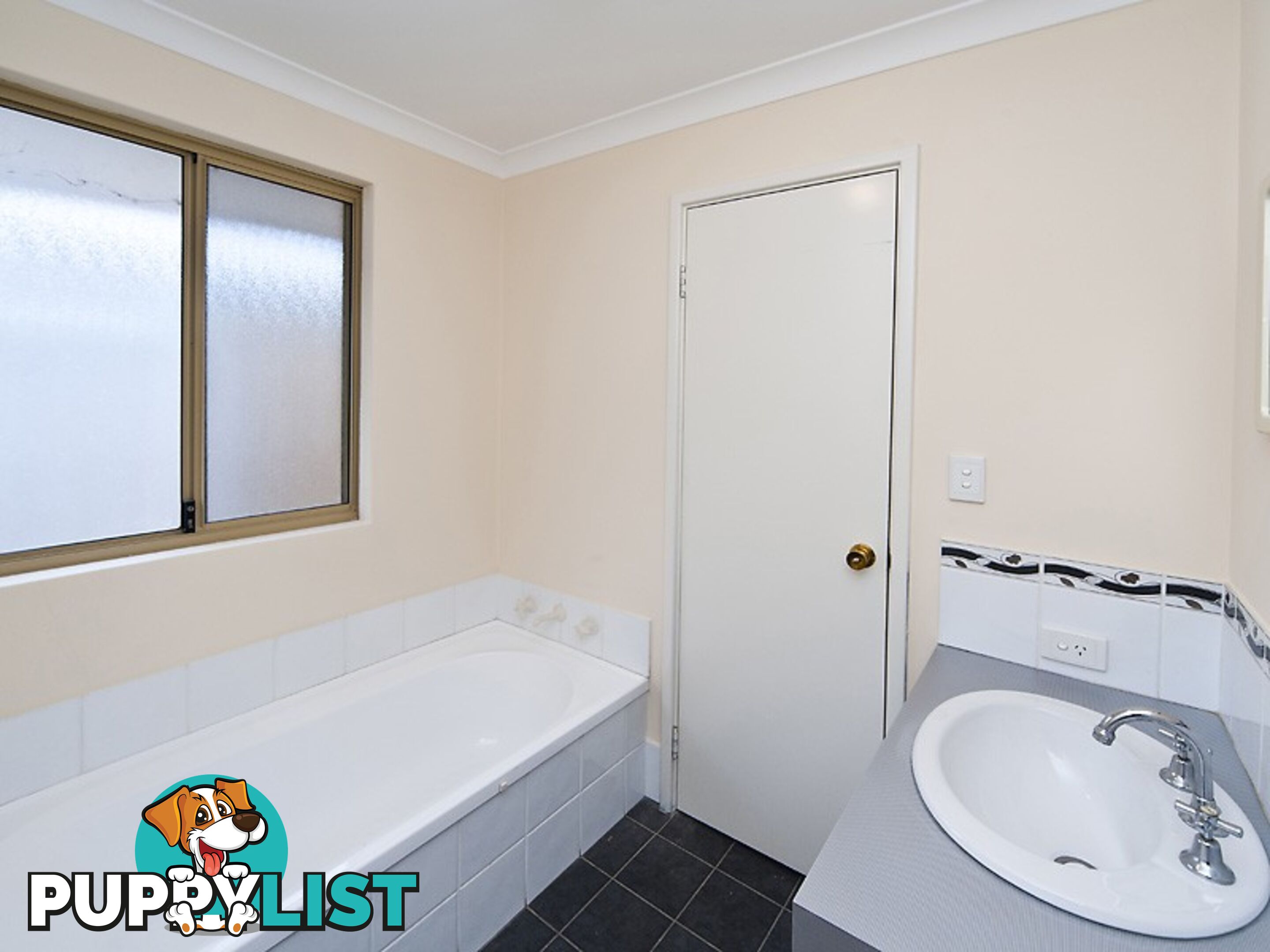 8 Oakfield Gardens PARMELIA WA 6167