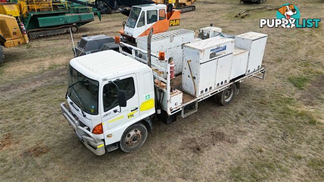 2004 Hino 4 x 2 Service Truck