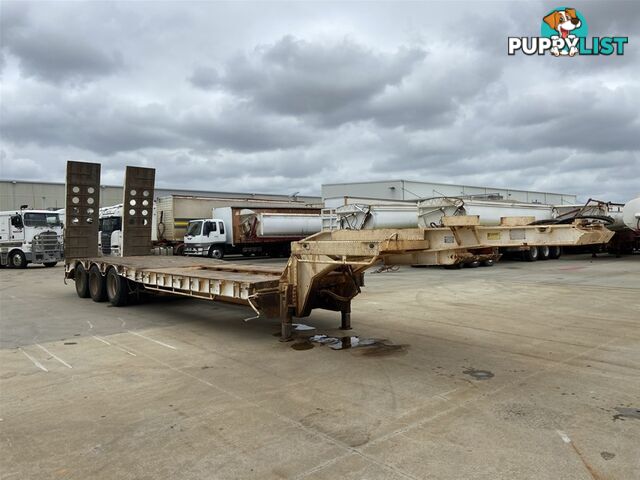 1994 Air Ride Standard Triaxle Low Loader Trailer