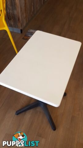 600x400mm RECTANGULAR WHITE TABLE WITH MATTE BLACK ROMA BASE