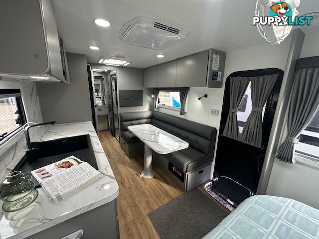 New 2024 Paramount Signature Series Family Bunk 21'6