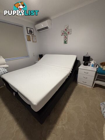 Queen size electric bed
