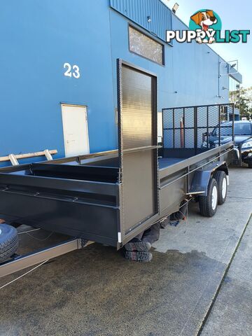 CUSTOM BOX TRAILERS