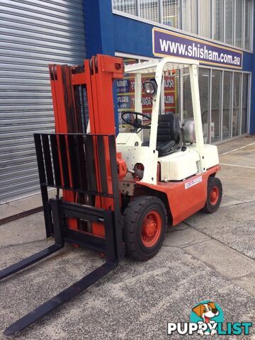 Nissan 2.0 Tonne Forklift 