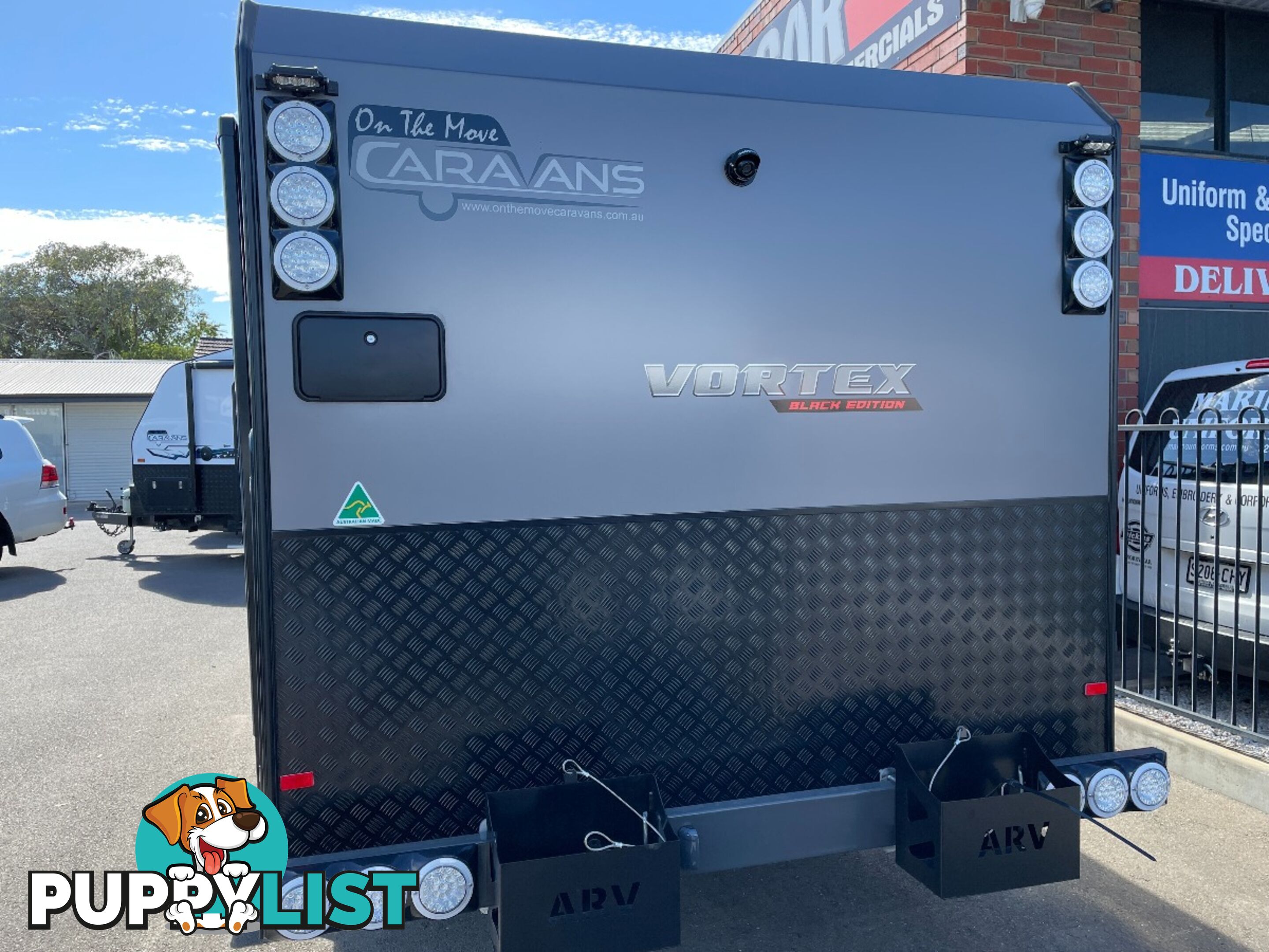 On The Move Caravans 19' Vortex Black Edition 2022