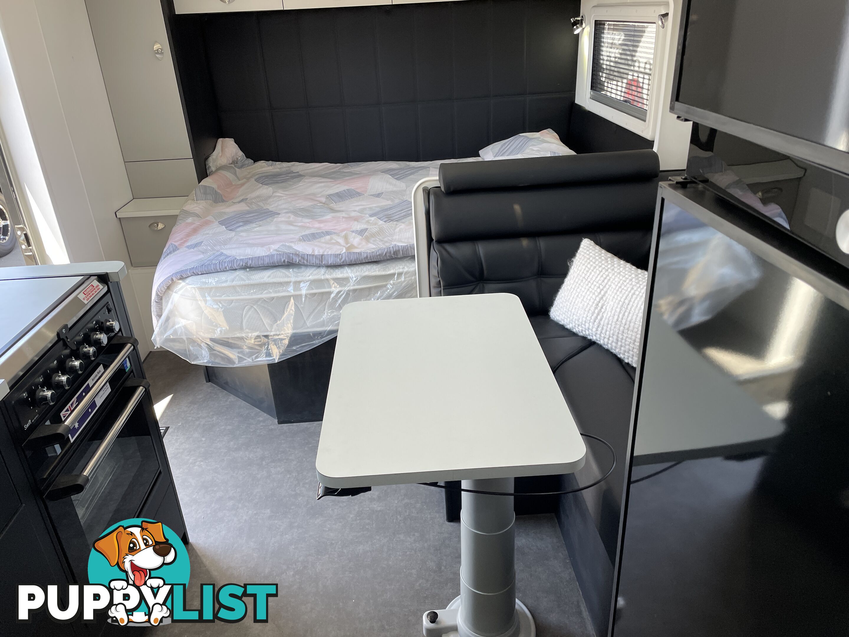 On The Move Caravans Traxx Series 3 Off Road Family Wide Bunk