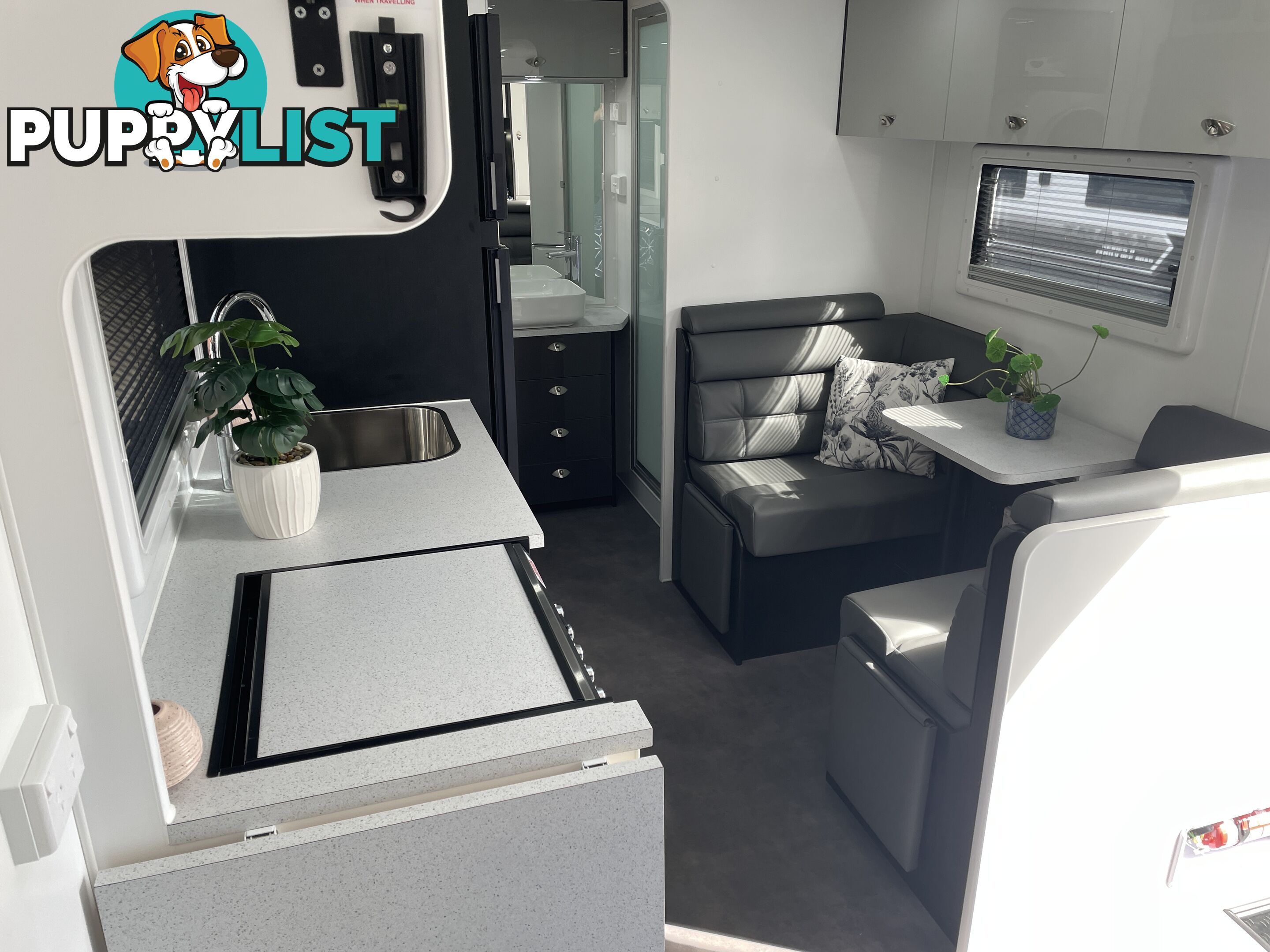 On The Move Caravans Traxx Series 3 17'6'' Centre Door