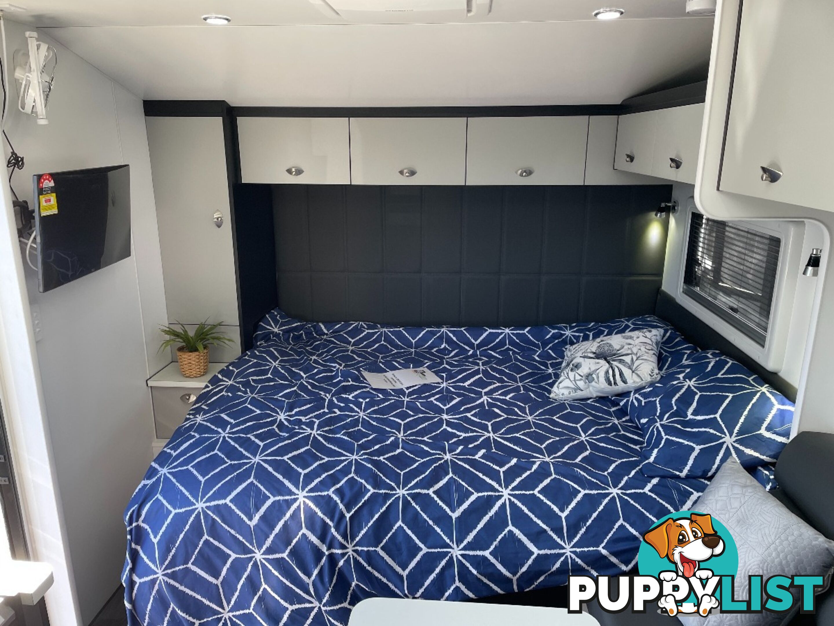 On The Move Caravans Traxx Series 3 Off Road Family Straight Bunk 19'