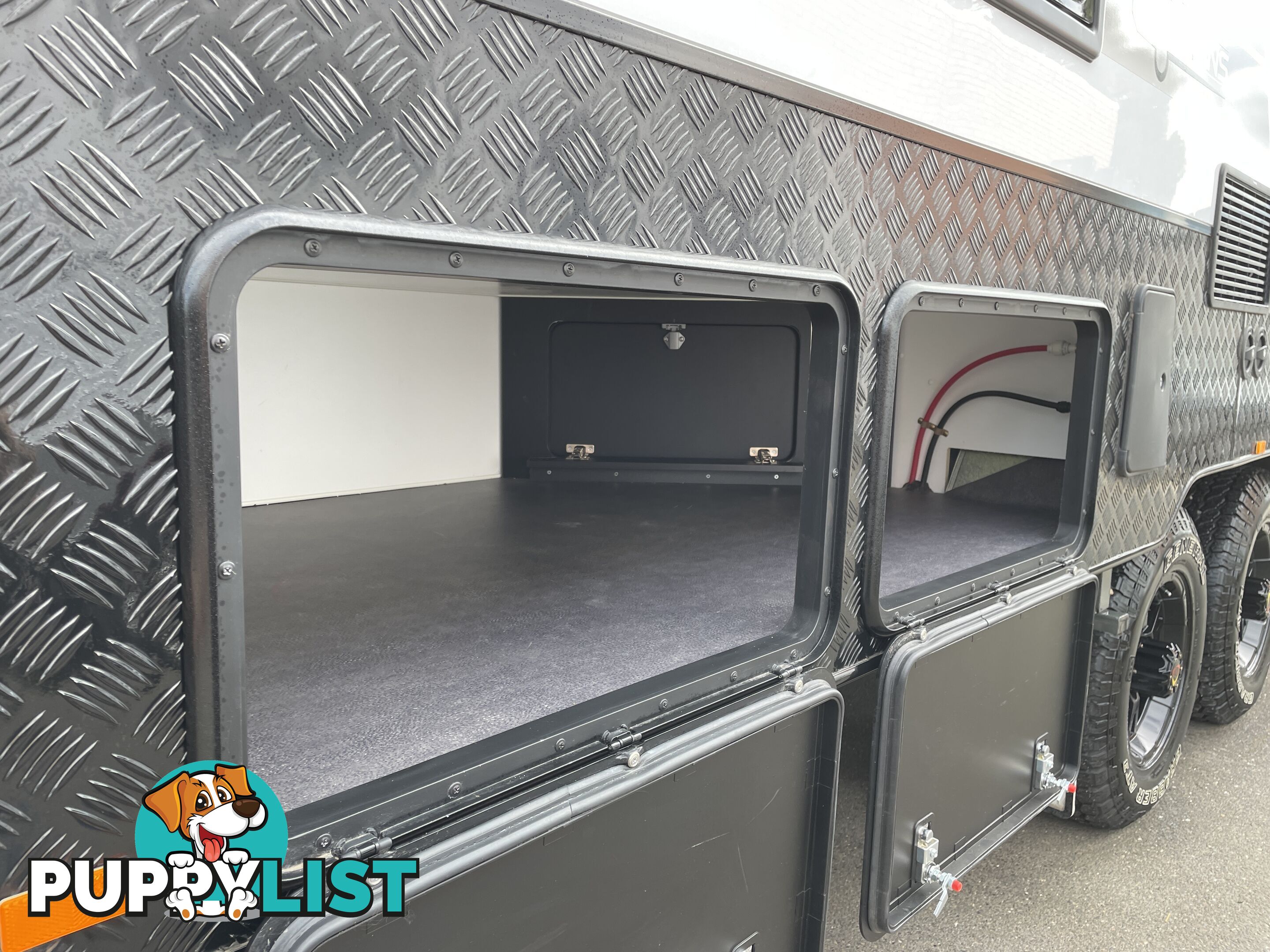 On The Move Caravans 18'6'' Family Wide Bunk