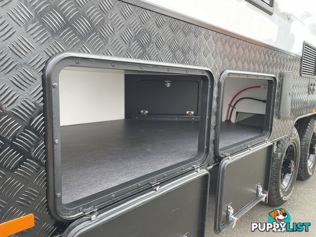 On The Move Caravans 18'6'' Family Wide Bunk