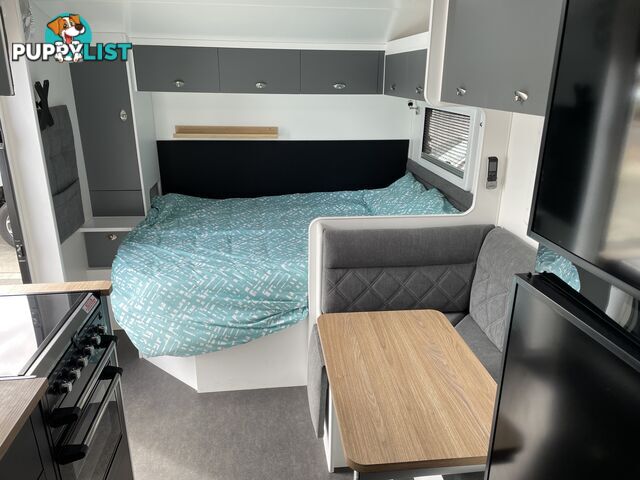 On The Move Caravans 18'6'' Family Wide Bunk