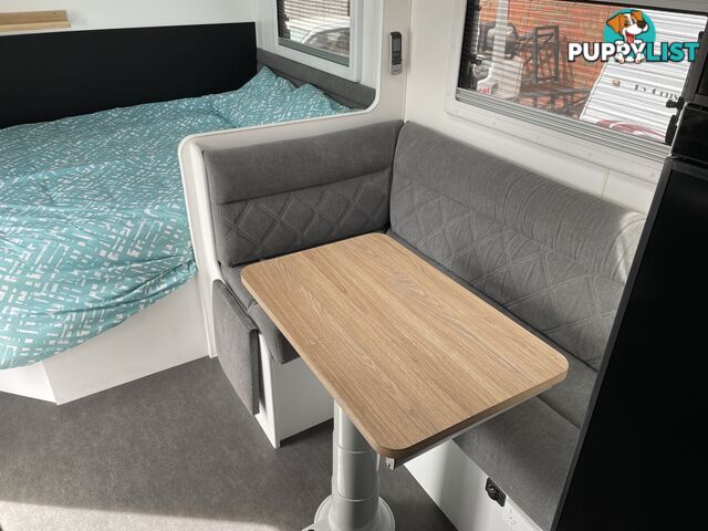 On The Move Caravans 18'6'' Family Wide Bunk