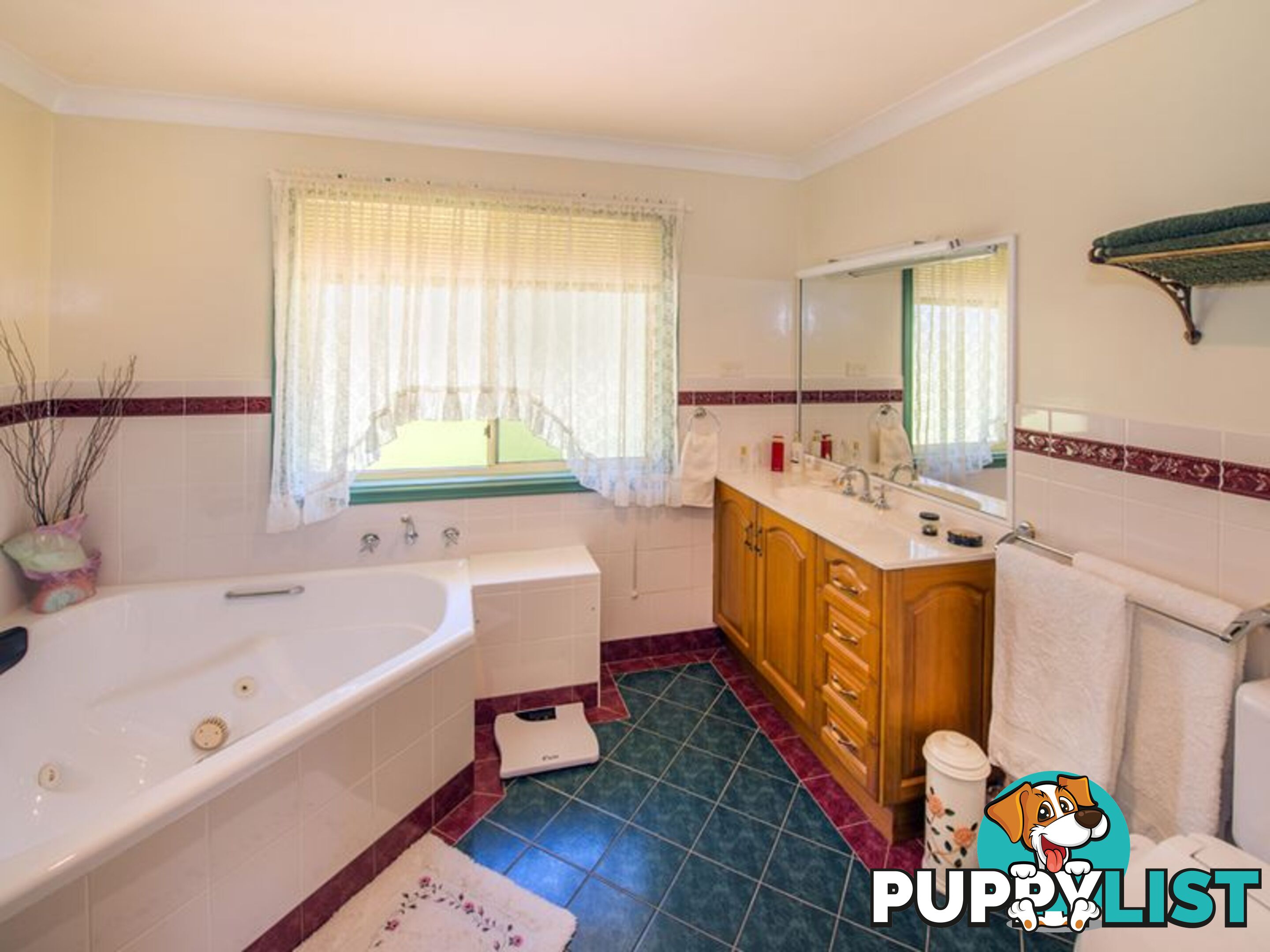 24 kimberley Grove NAMBUCCA HEADS NSW 2448