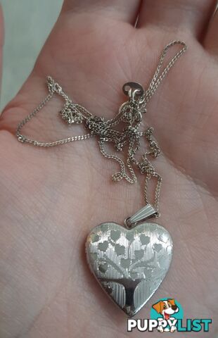 SILVER HEART LOCKET PENDANT WITH CHAIN