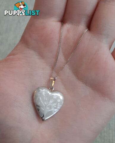 SILVER HEART LOCKET PENDANT WITH CHAIN