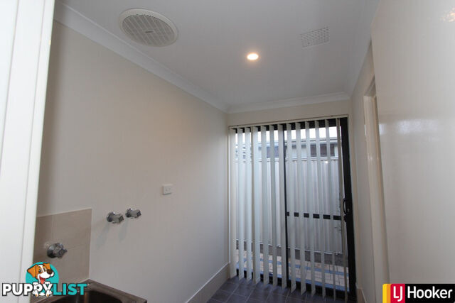 8 Abbeytown Circle WAIKIKI WA 6169
