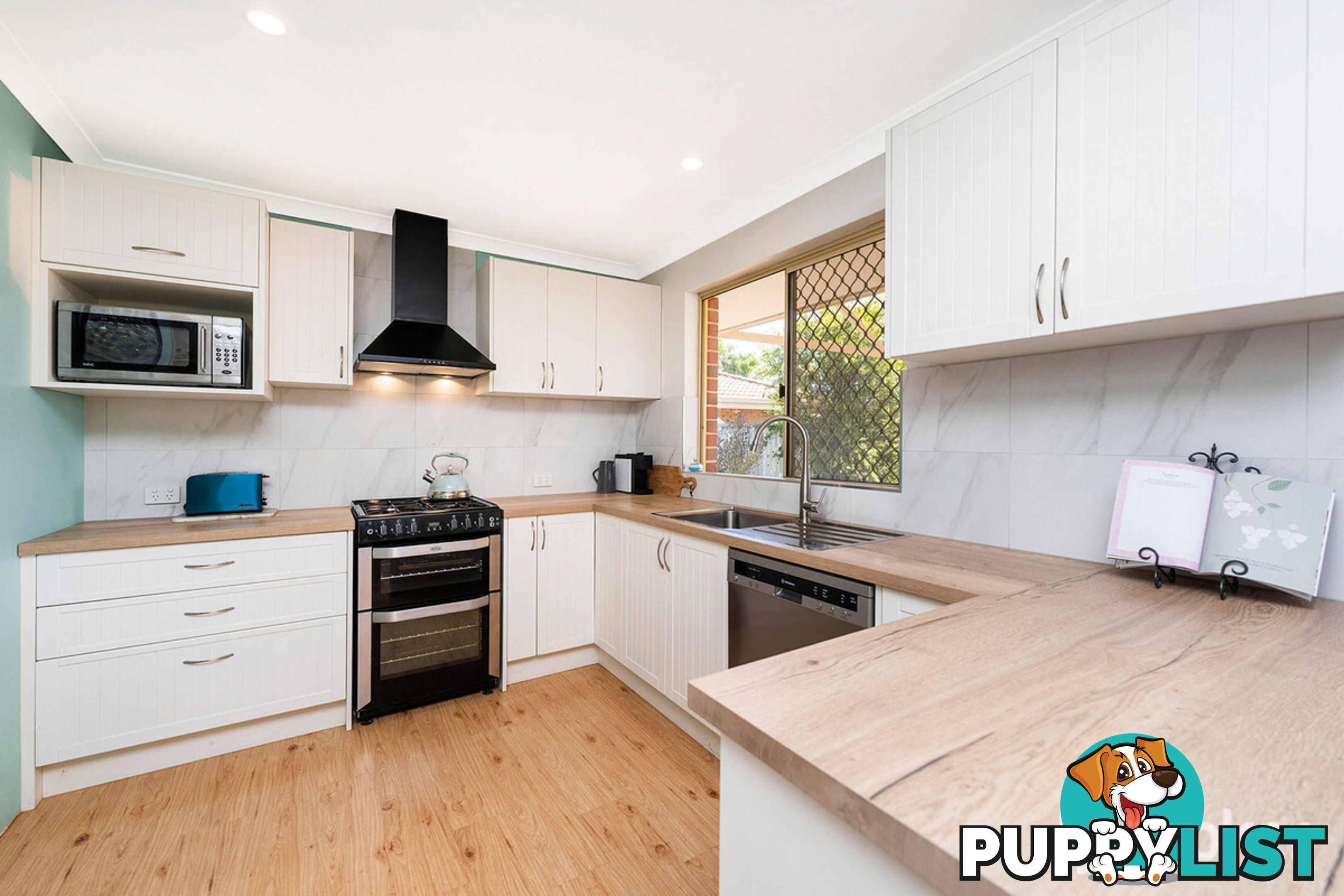 37 Silvertop Avenue HALLS HEAD WA 6210