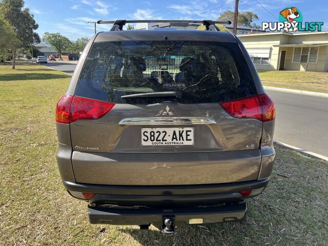 2011 MITSUBISHI CHALLENGER LS (5 SEAT) (4X4) PB MY11 WAGON