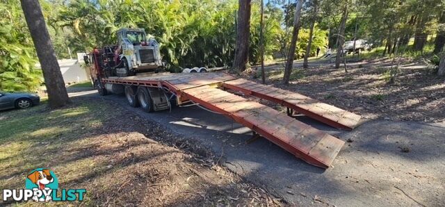 2022 5.5T Hitachi exc, attachments, 75HP TL8 positrak on a Nissan UD flatbed with hydraulic ramps