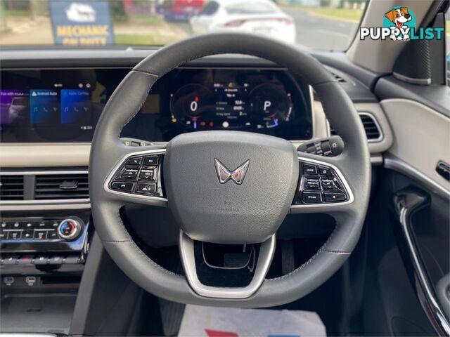 2023 MAHINDRA XUV700  AX7L WAGON