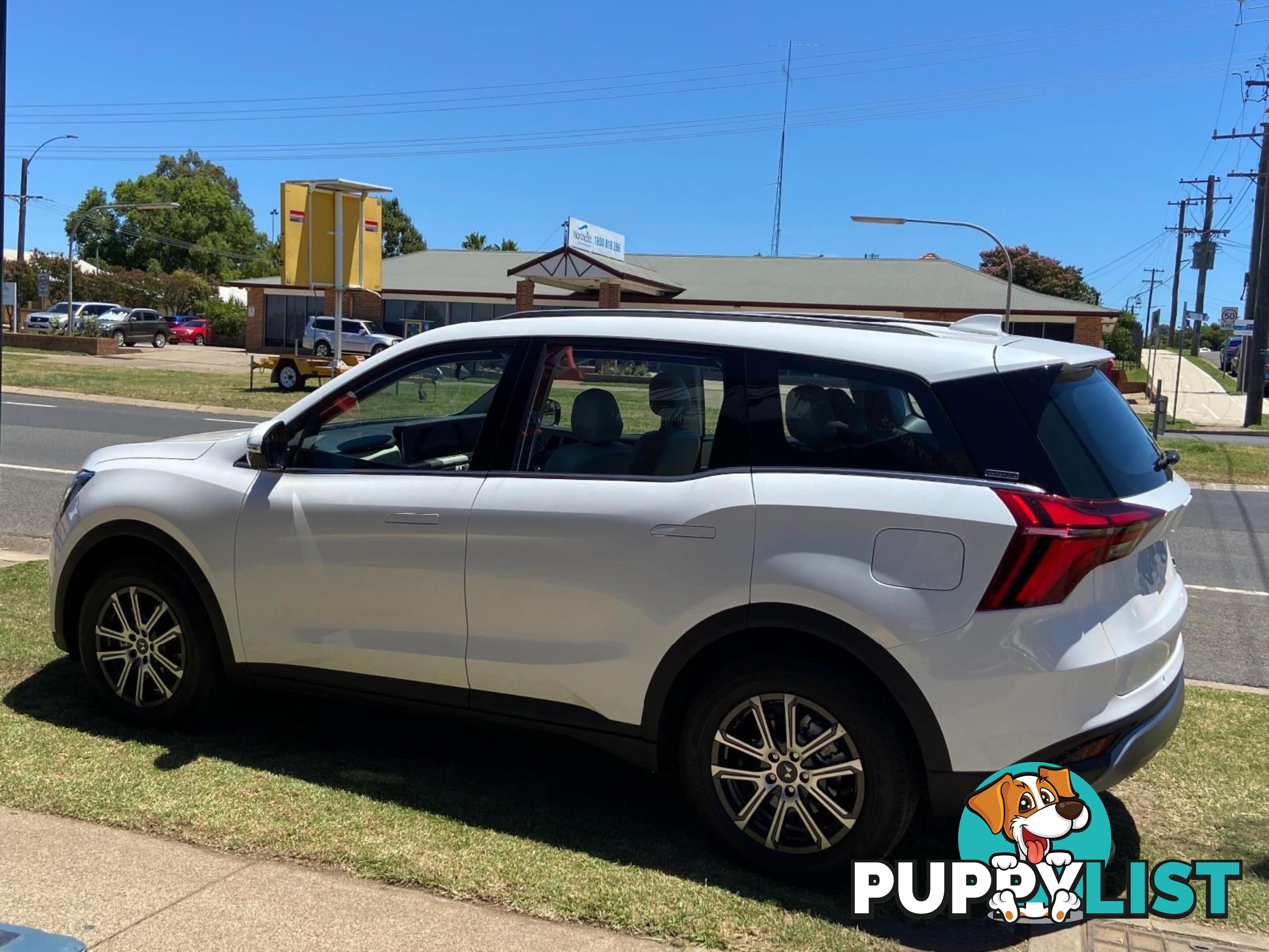 2023 MAHINDRA XUV700  AX7L WAGON