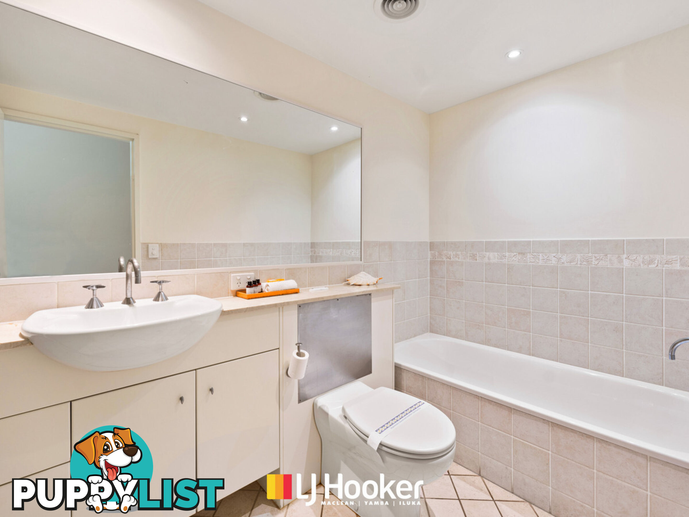 2/4 Queen Street YAMBA NSW 2464