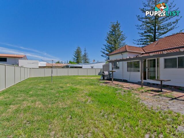 Cottage on River/2 River Street YAMBA NSW 2464