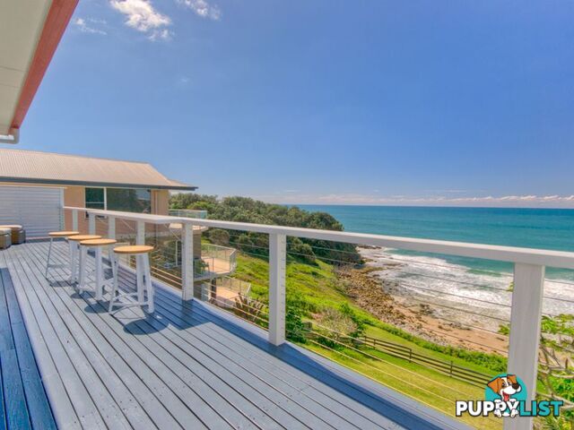 Beach Shack on Main/6 Pilot Street YAMBA NSW 2464