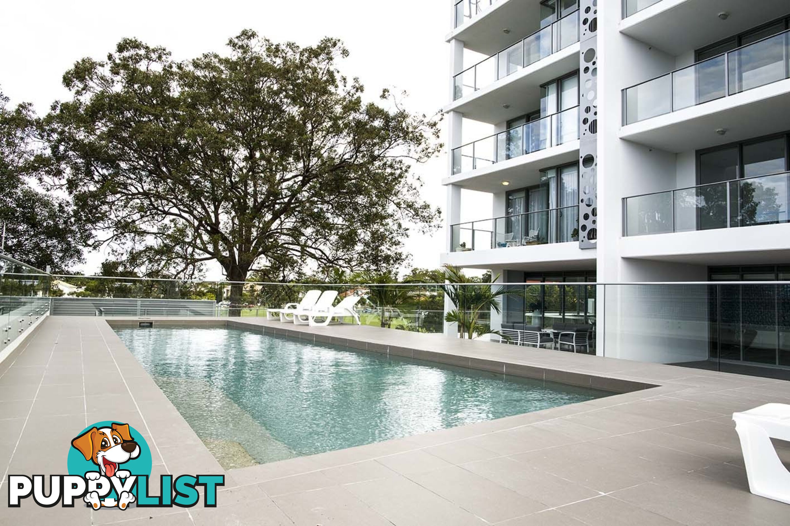 17 BATH STREET LABRADOR QLD 4215