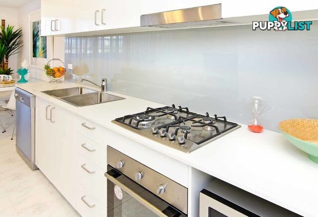 17 BATH STREET LABRADOR LABRADOR QLD 4215