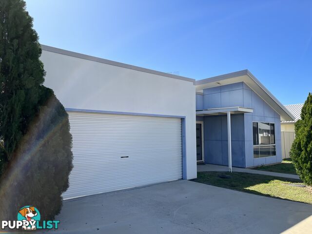 5 Centenary Dr Nth MIDDLEMOUNT QLD 4746