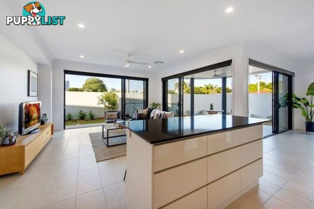 1 2 St Pauls Place ISLE OF CAPRI QLD 4217