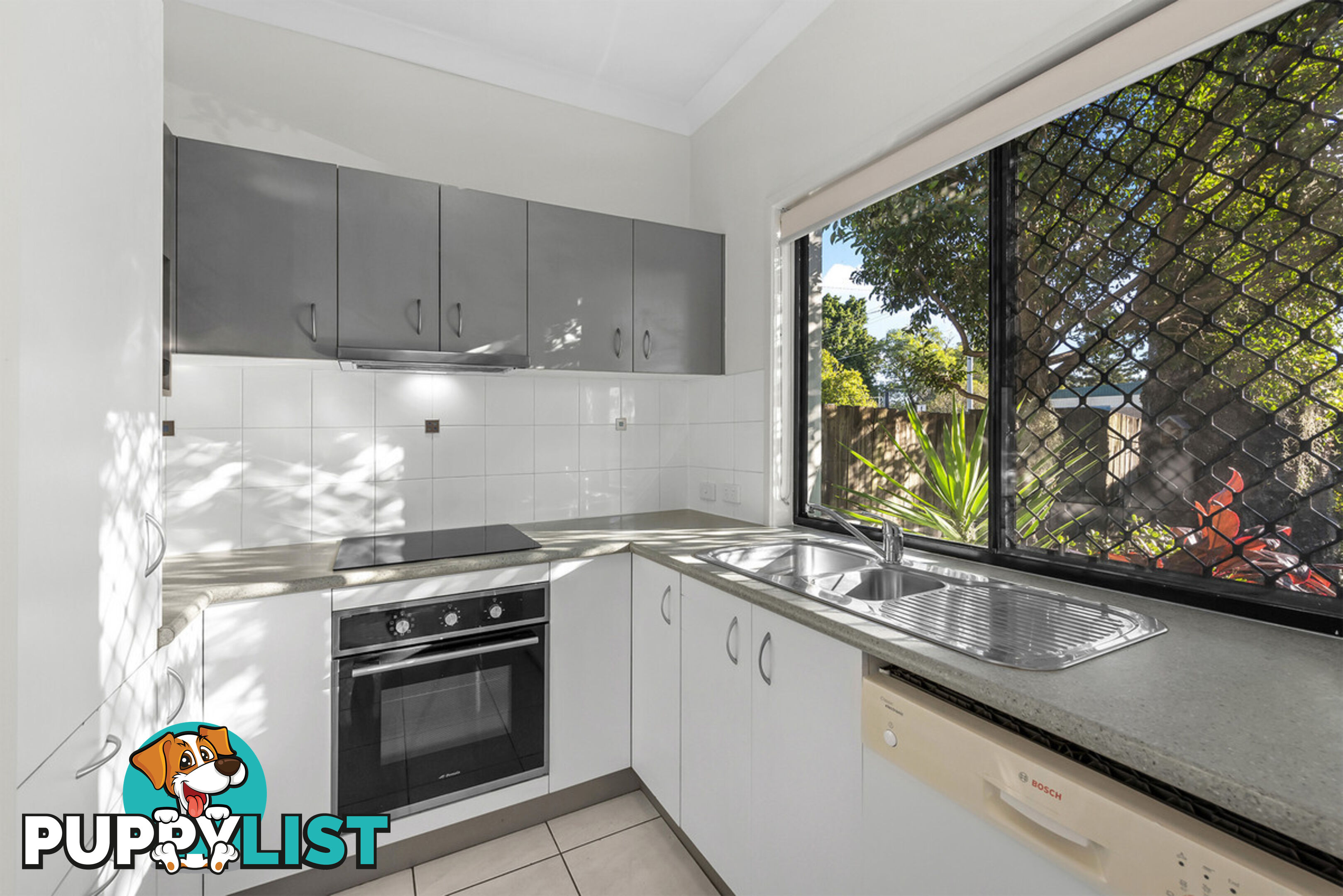 2/28 Oakwood Street ANNERLEY QLD 4103