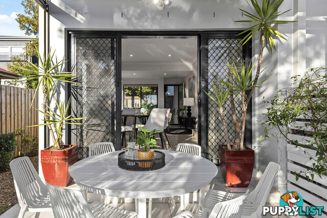 2/28 Oakwood Street ANNERLEY QLD 4103