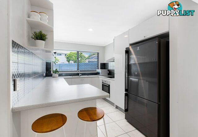 3 Hamel Road HOLLAND PARK WEST QLD 4121