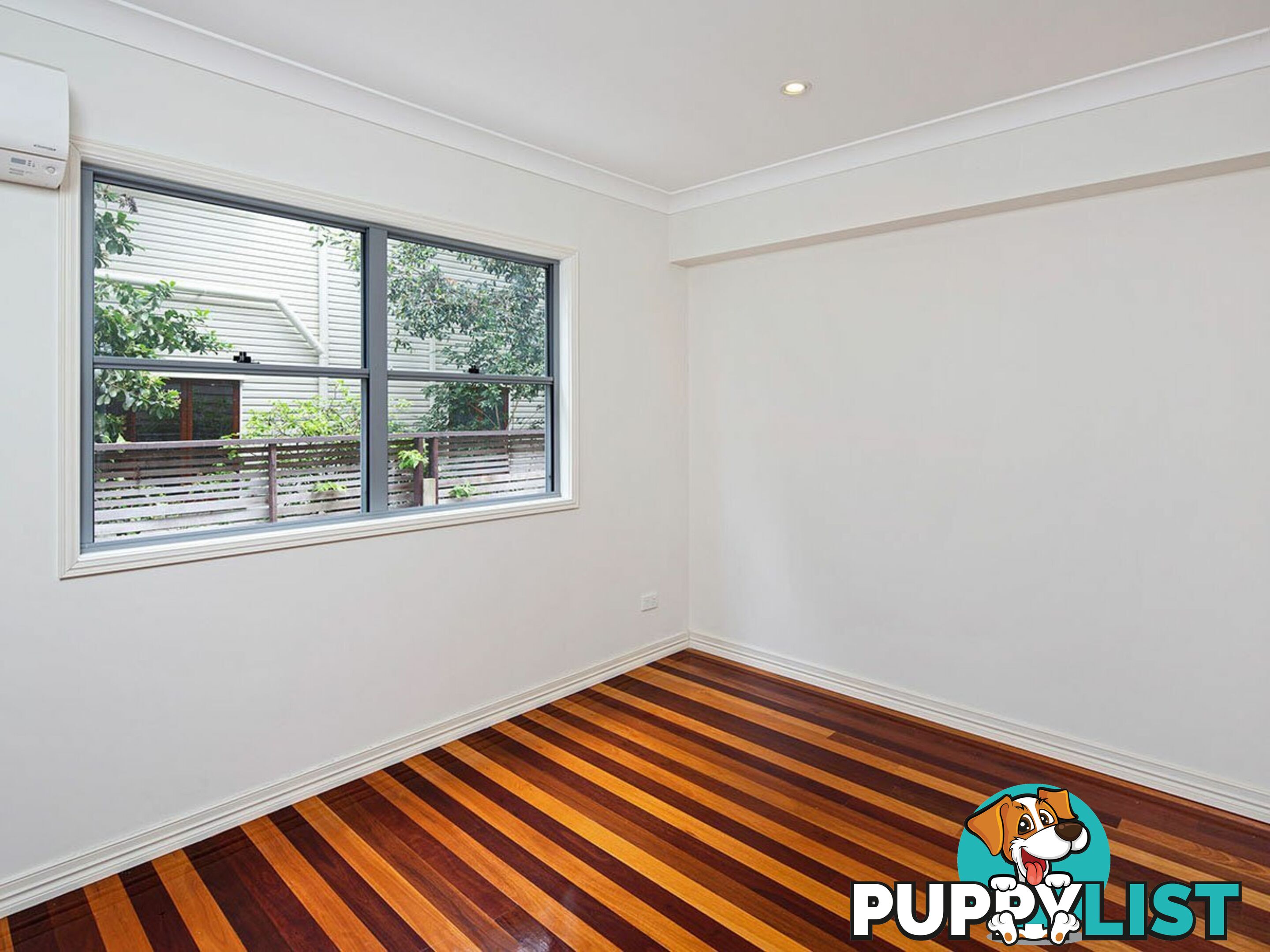 10 Newcastle Street FAIRFIELD QLD 4103