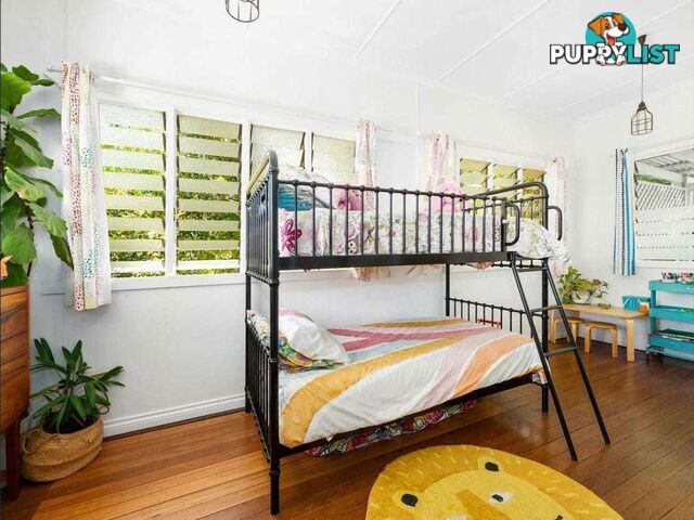 28 Brisbane Corso FAIRFIELD QLD 4103