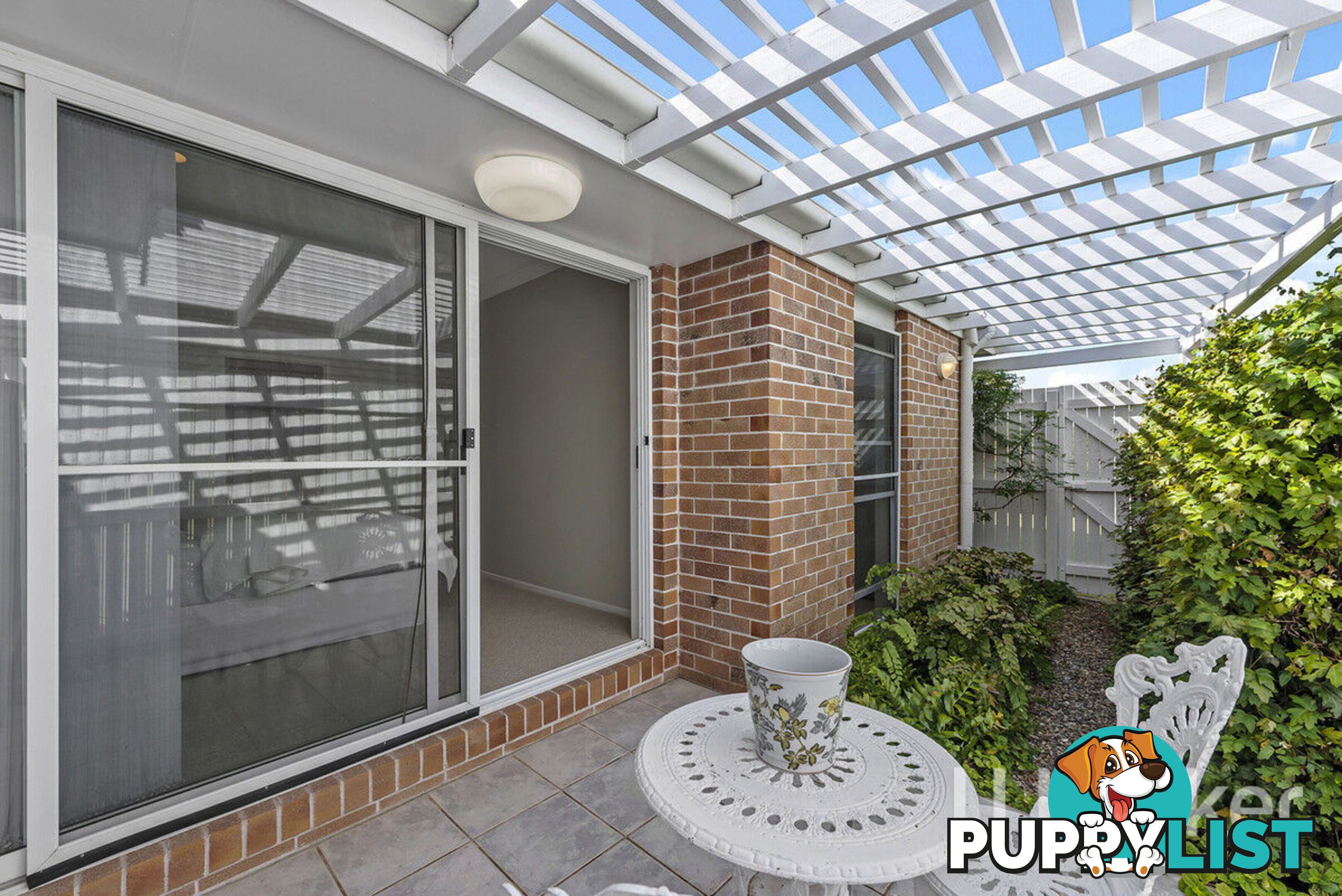 8 Hatherton Crescent CARINDALE QLD 4152