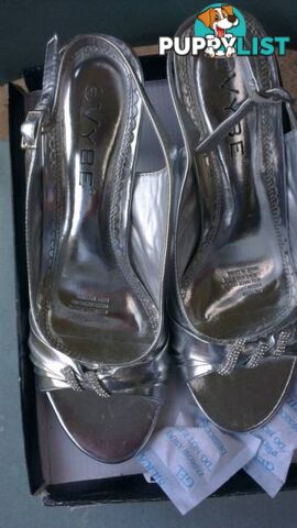 Women silver shoes size 9