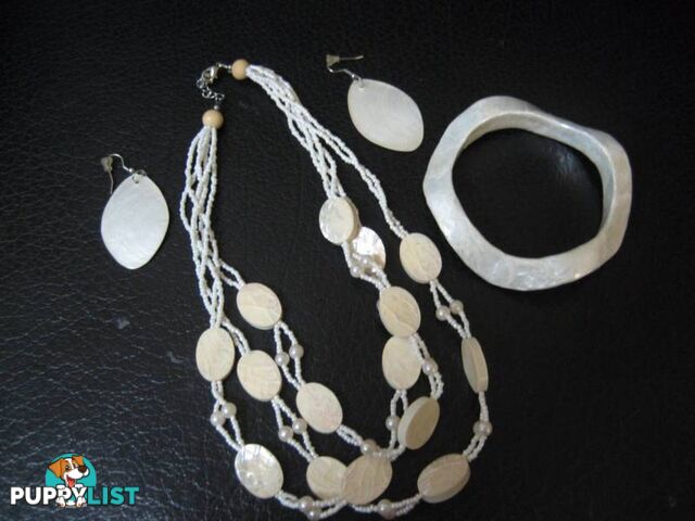 Jewellery necklace, earrings & bracelet - fr J's Room