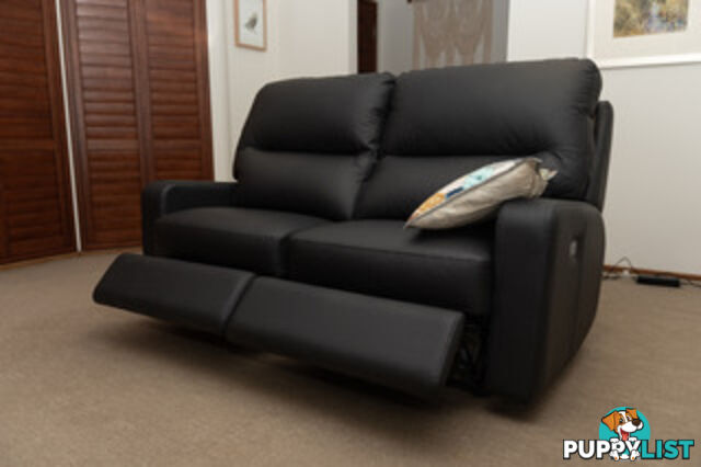 GARSTONE 2.5 SEAT BLACK LEATHER RECLINER SOFA